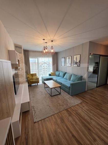 Apartament cu 3 camere semidecomandat, mobilat în Bună Ziua
