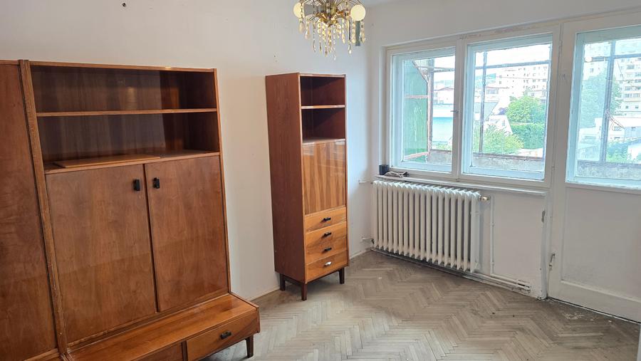 Apartament cu 2 camere semidecomandat în Piața Centrală