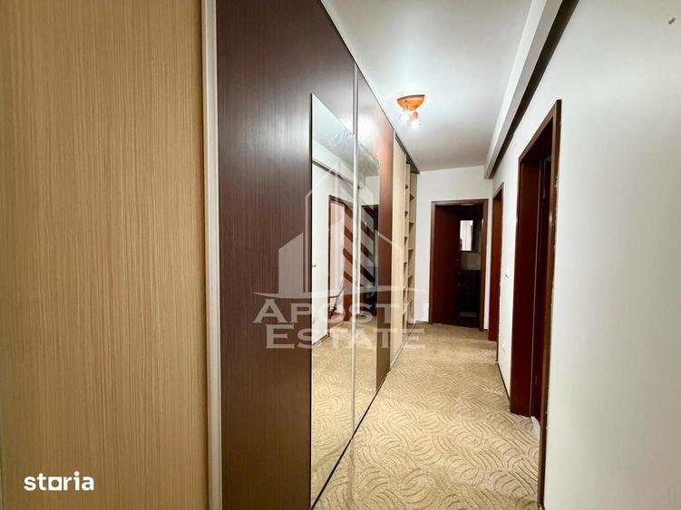 Apartament cu 3 camere decomandat în Est