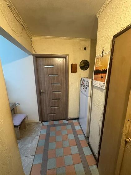 Apartament cu 3 camere semidecomandat, mobilat în Titulescu