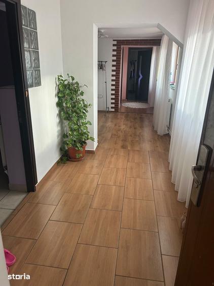 Casa cu 4 camere, curte ?i acces asfaltat - 9