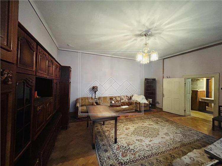 Apartament cu 2 camere nedecomandat în Ultracentral