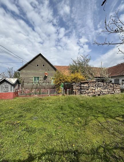 Casă cu 4 camere cu Teren 1430 Mp în Central