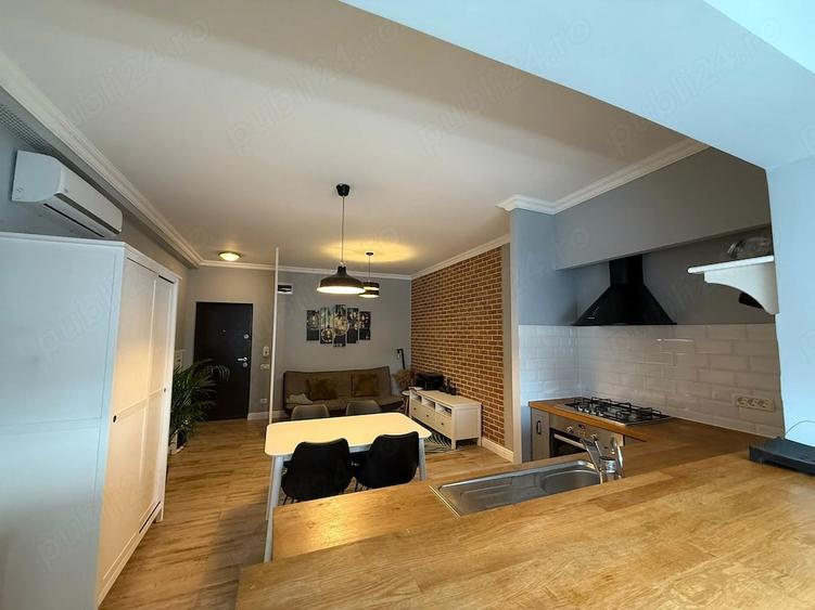 Apartament cu 3 camere semidecomandat în Central