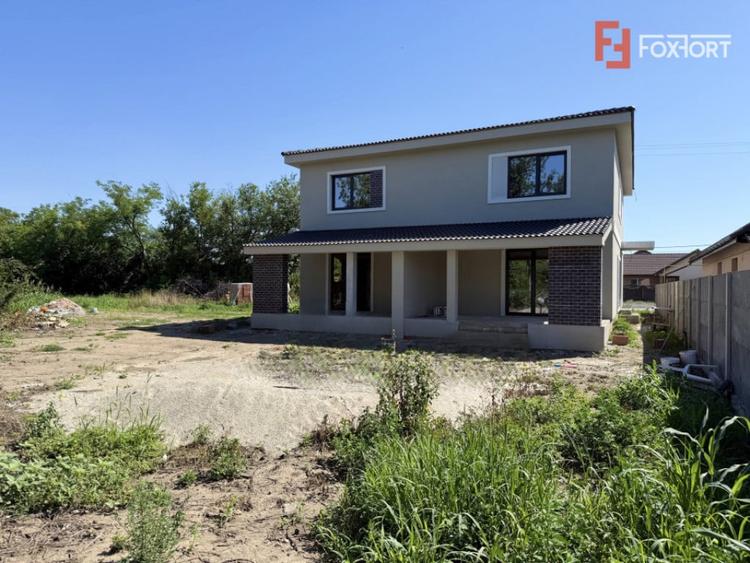 Casă cu 5 camere cu Teren 300 Mp în Sânmihaiu Român