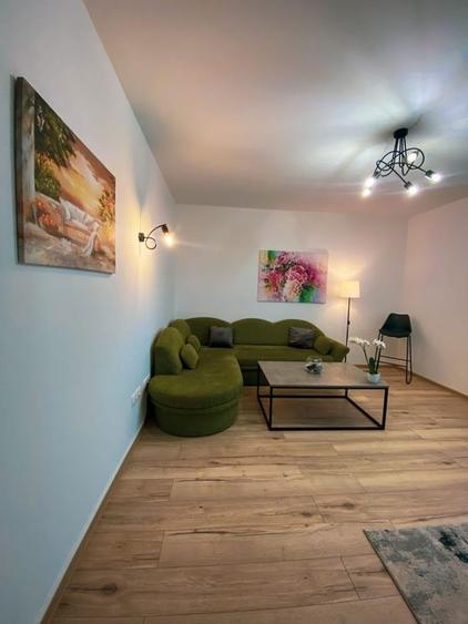 Apartament cu 3 camere decomandat, mobilat în Tractorul