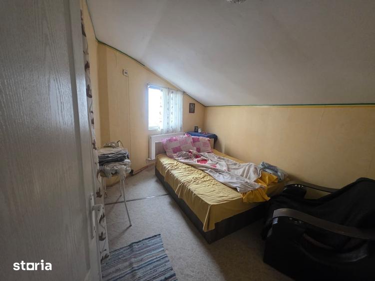 Casă cu 4 camere semidecomandat cu Teren 343 Mp în George Enescu