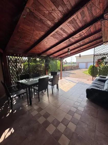 Casă cu Teren 2500 Mp în Siret