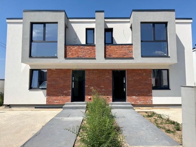 Duplex cu 4 camere cu Canalizare în Tunari