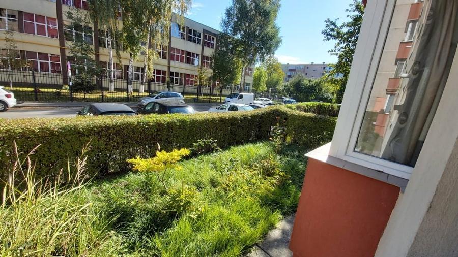 Apartament cu 3 camere semidecomandat, mobilat în Tractorul