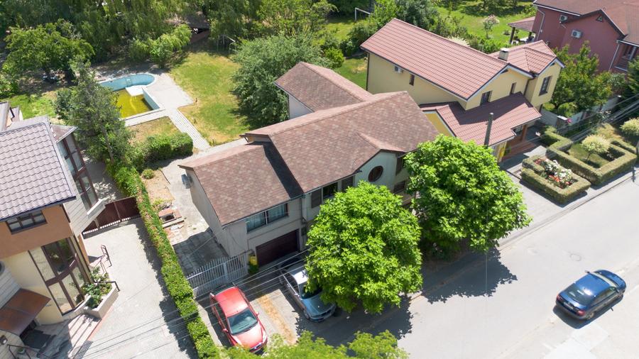 Casă individuală cu 5 camere cu Canalizare în Aradului