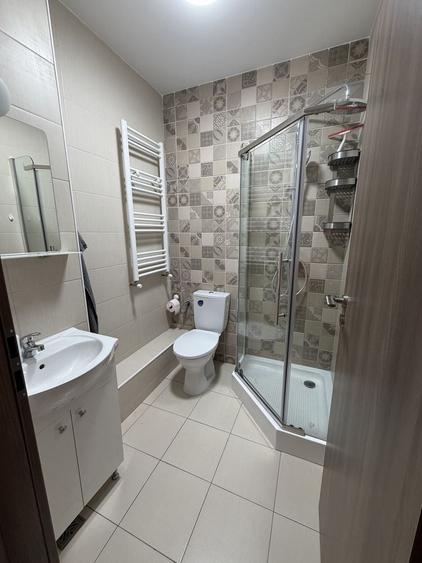 Apartament cu 3 camere decomandat în Apărătorii Patriei