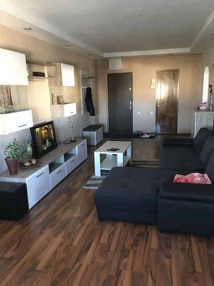 Apartament cu 4 camere decomandat în Central