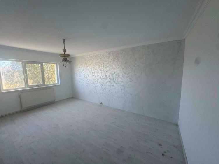 Apartament cu 3 camere decomandat în Micro 14