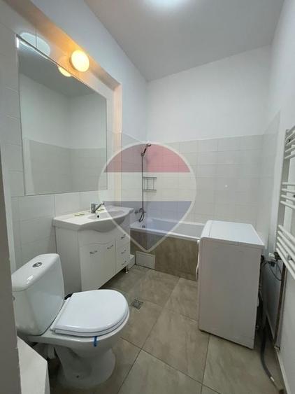 Apartament cu 4 camere semidecomandat în P-ța Unirii