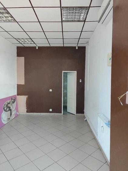 Spațiu comercial, de 18 mp, în Titan