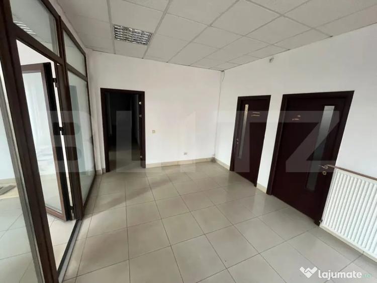 Spațiu comercial, de 586 mp, în Micro 11