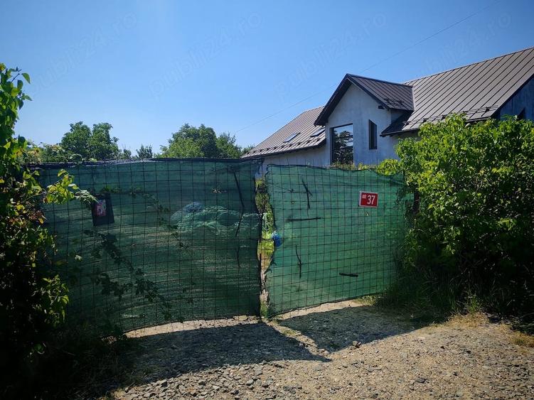 Teren de 4550 mp, în Sud