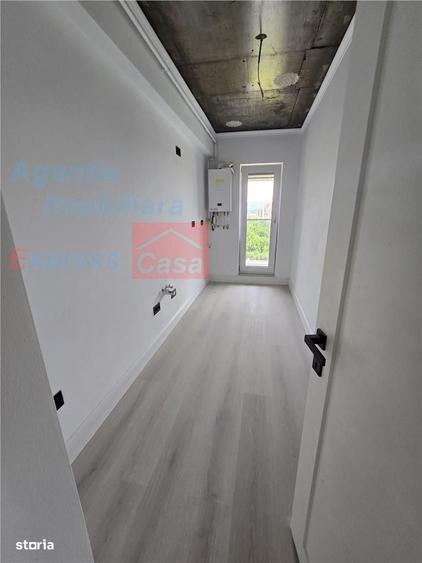 Apartament cu 4 camere decomandat în Valea Adâncă