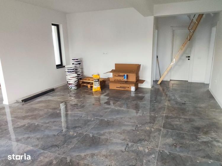 Casă cu 4 camere cu Teren 380 Mp în Joița