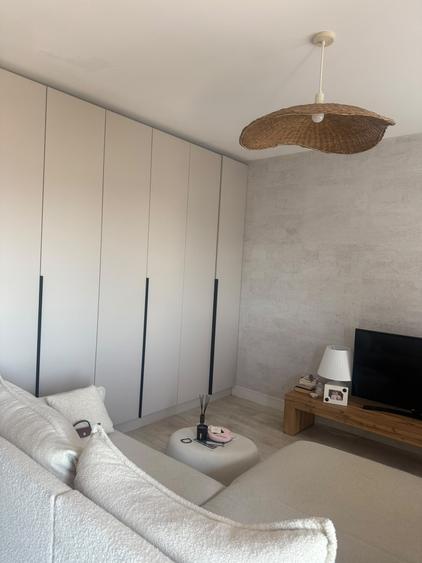 Apartament cu 2 camere semidecomandat în P-ta Presei Libere