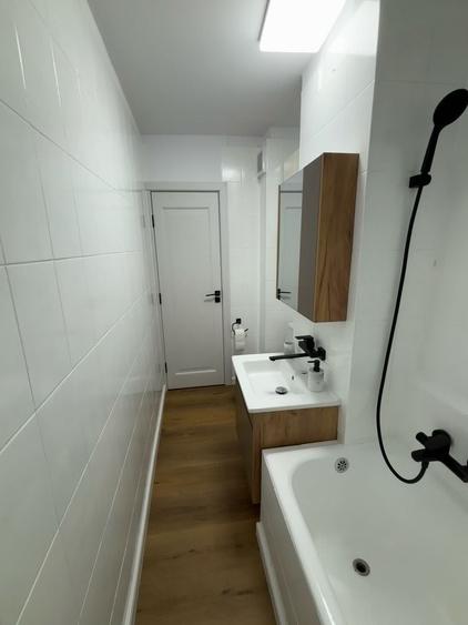 Garsonieră decomandată în Costin Georgian