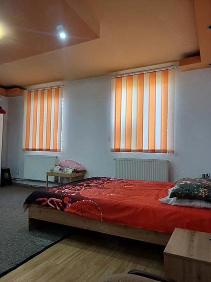 Casă cu 5 camere cu Teren 370 Mp în Olimpia-Stadion