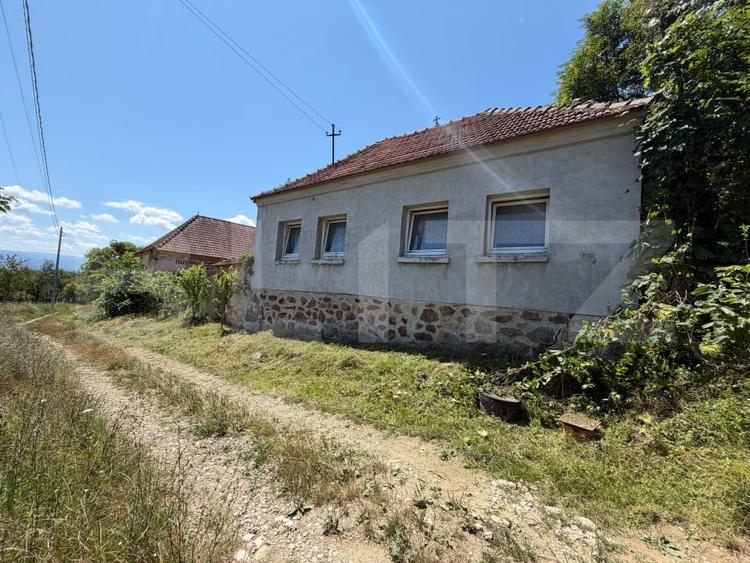 Casă individuală cu 3 camere cu Canalizare în Cigmău