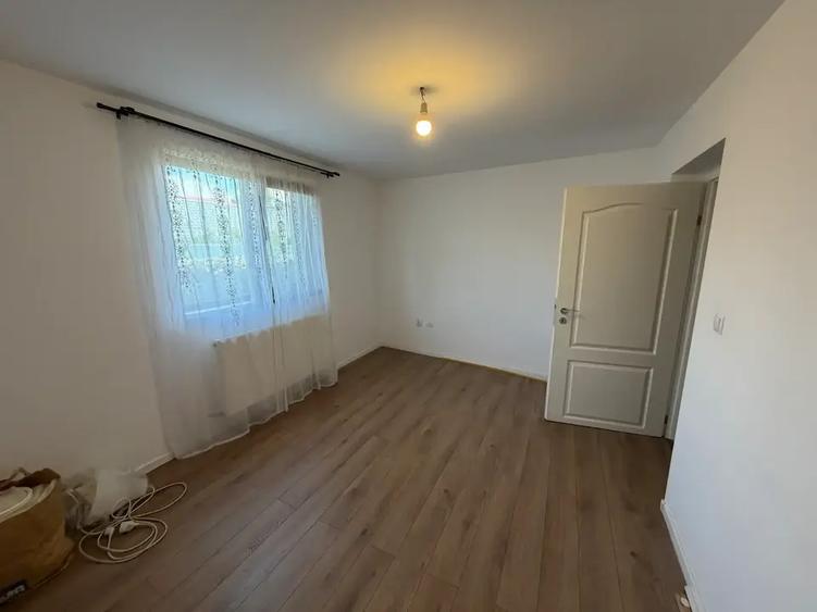 Duplex cu 5 camere cu Canalizare în Central