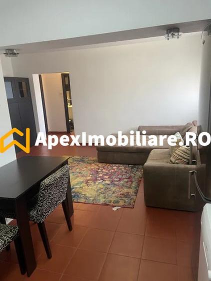 Apartament cu 3 camere semidecomandat în Titulescu