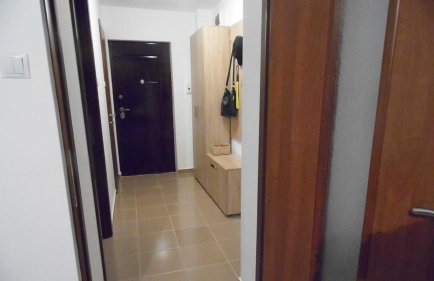 Apartament cu 3 camere decomandat, mobilat în Gemenii