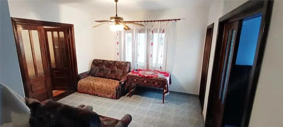Casă cu 5 camere cu Teren 324 Mp în Berzasca