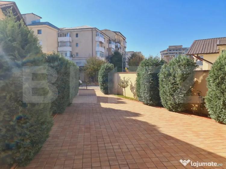 Casă cu 7 camere cu Teren 700 Mp în Central
