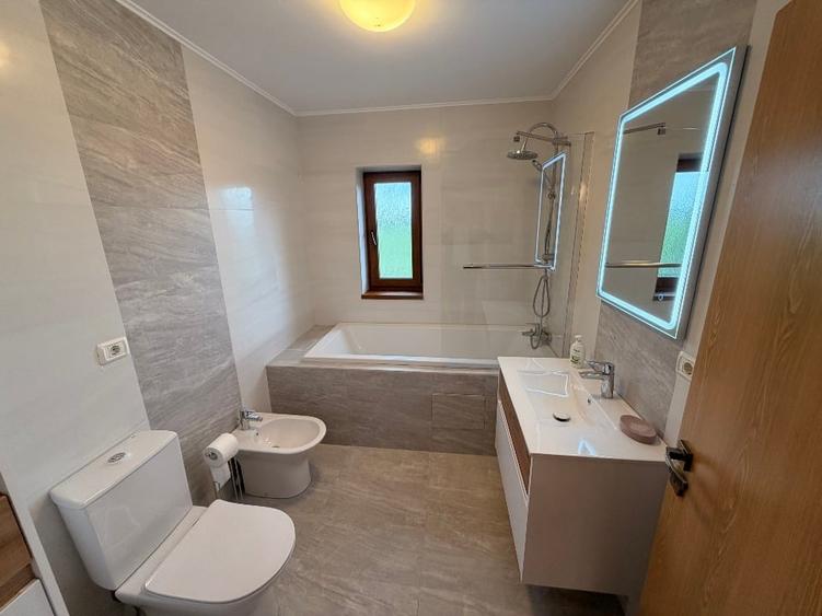 Duplex cu 4 camere cu Teren 300 Mp în Dumbrăvița