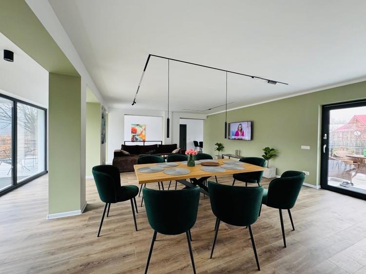Casă individuală cu 5 camere cu Teren 5200 Mp în Central