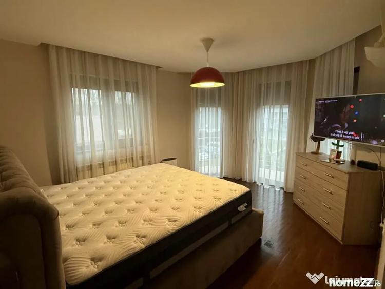 Casă cu 5 camere cu Teren 4500 Mp în Bătești