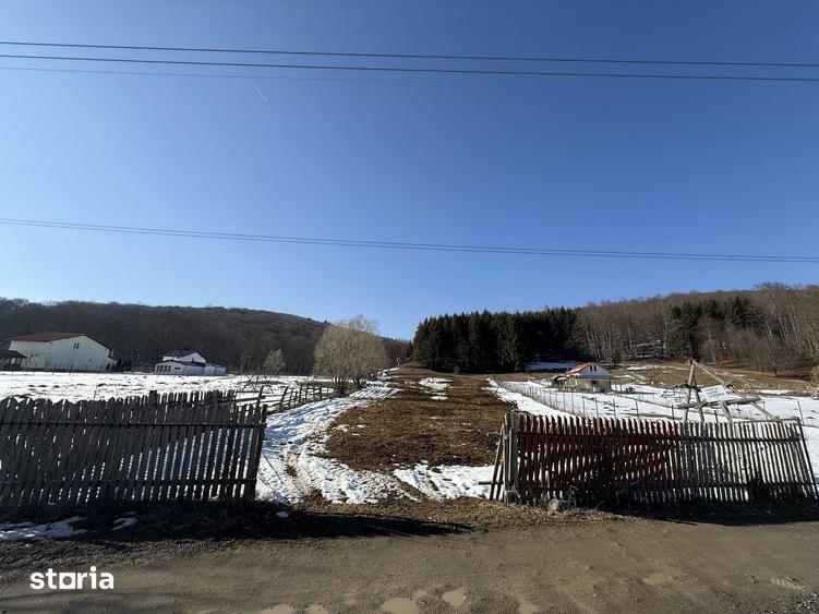 Teren de 4521 mp, în Valea Doftanei