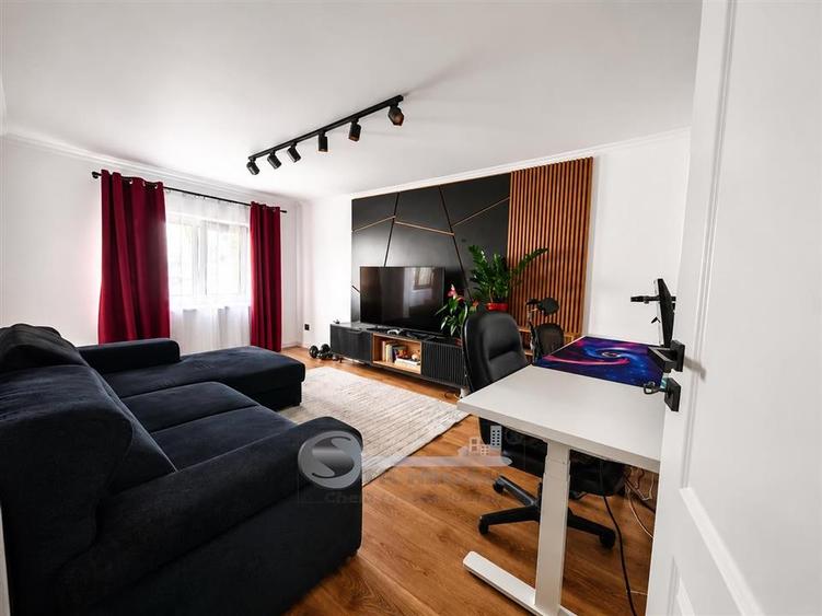 Apartament cu 3 camere decomandat în Palat