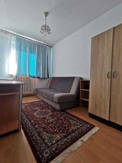 Apartament cu 3 camere semidecomandat în Tomis Nord
