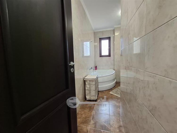 Apartament cu 3 camere decomandat, mobilat în Cug
