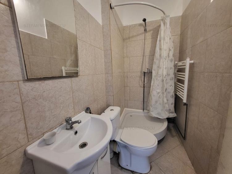 Casă individuală cu 5 camere cu Canalizare în Copou