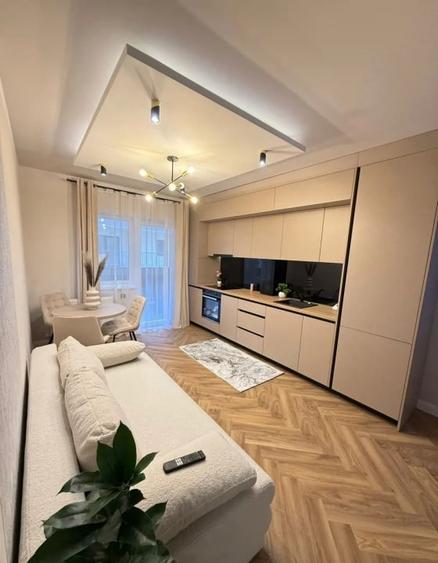 Apartament cu 3 camere semidecomandat, mobilat în Florești