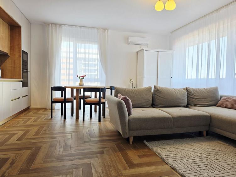 Apartament cu 3 camere semidecomandat în Central