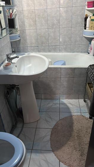 Apartament cu 3 camere decomandat în Găvana