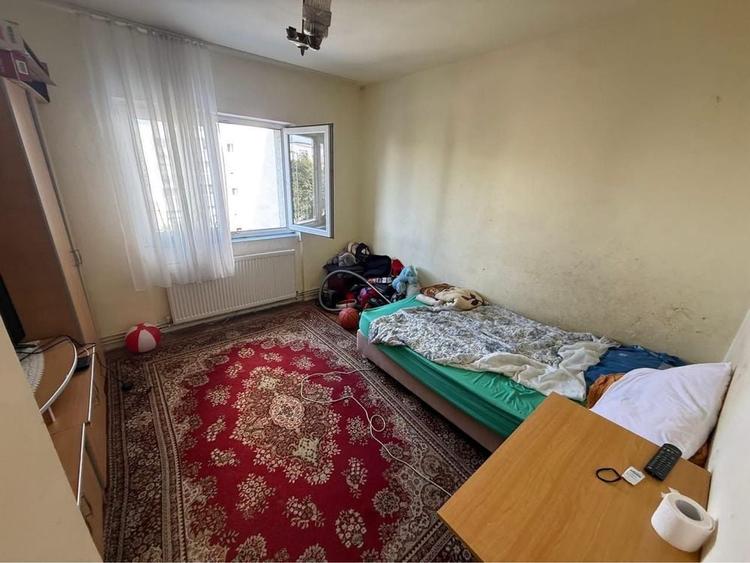 Apartament cu 2 camere semidecomandat în Soarelui