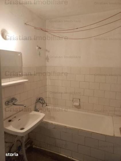 Apartament cu 3 camere decomandat în Viziru 2