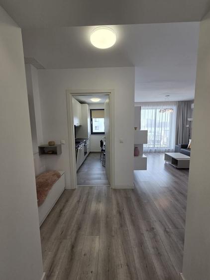Apartament cu 2 camere semidecomandat, mobilat în Băneasa