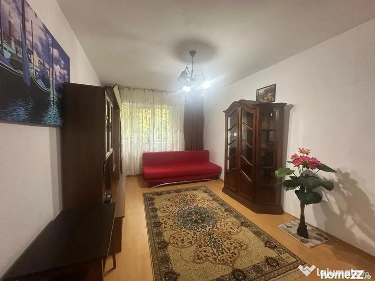 Garsonieră decomandată în Vest