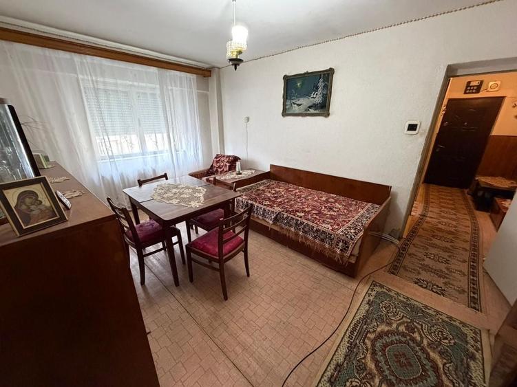 Apartament cu 4 camere decomandat în Central