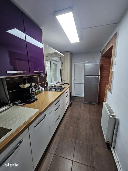 Casa pe parter 3 camere, teren 390 mp. Stefanesti , stradal - 9